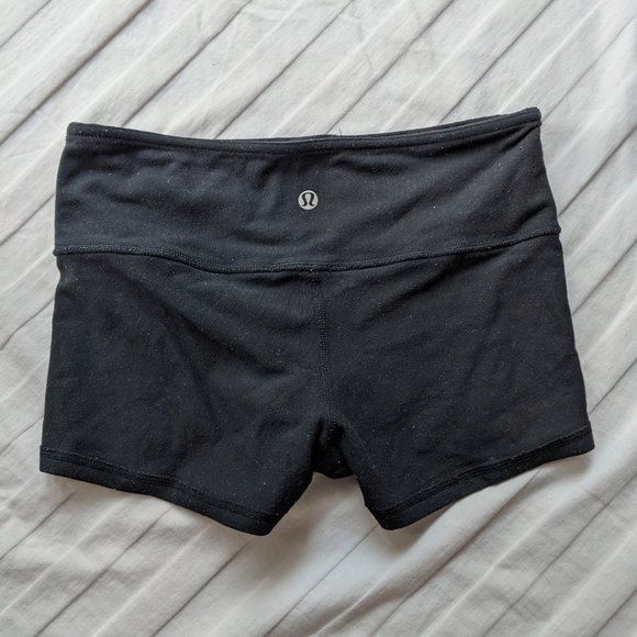 Lululemon 2.5 inseam shorts - Picture 6 of 6